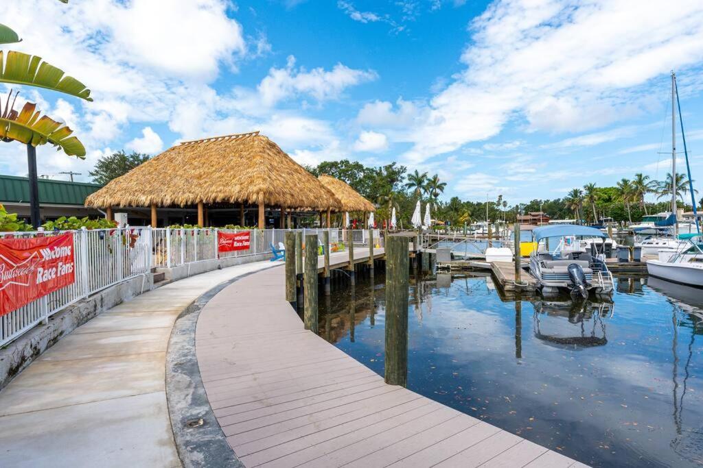 사라소타 Waterfront, Pool, Tiki Bar & Grill, Gym, Location! 아파트 외부 사진